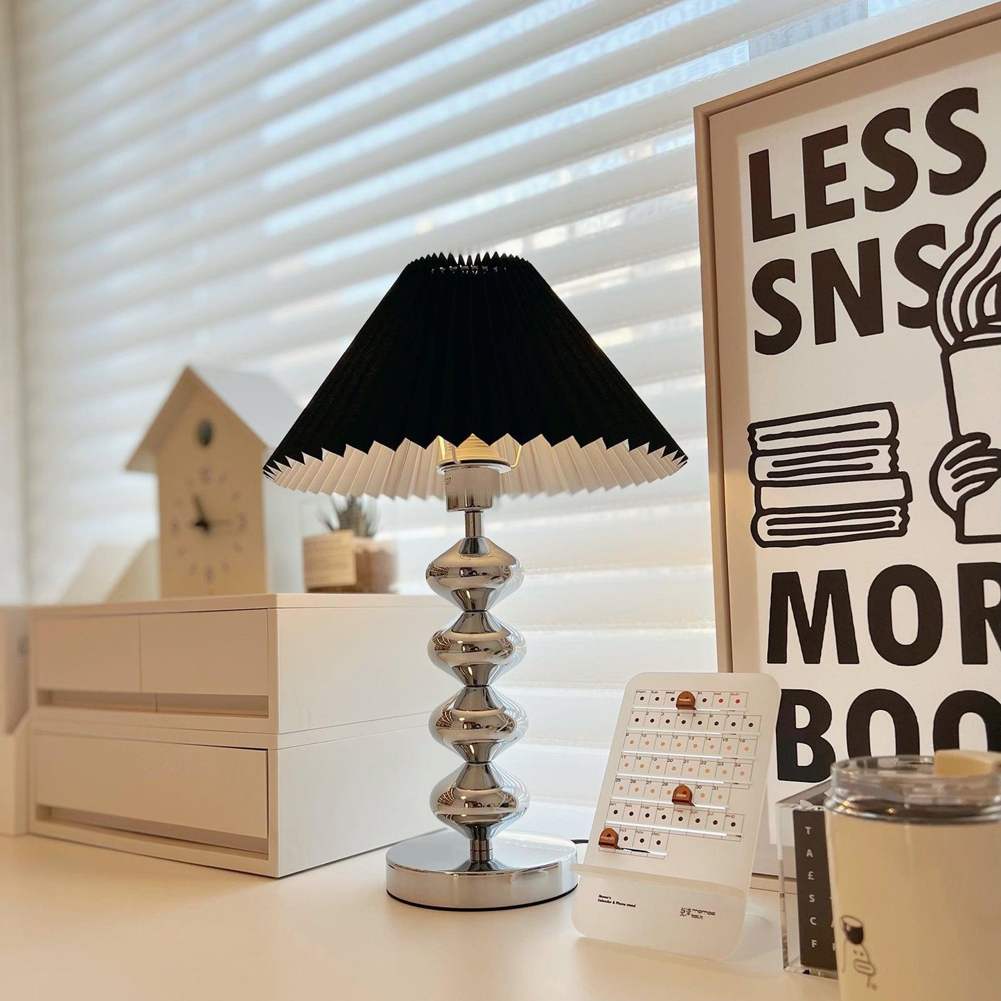 Pleated Table Lamp with Adjustable Brightness — front view