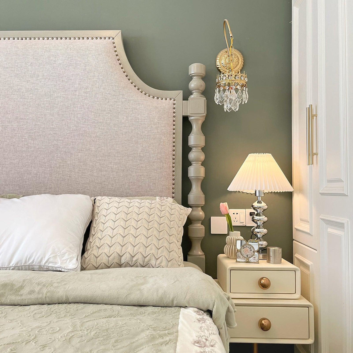 Pleated Table Lamp with Adjustable Brightness