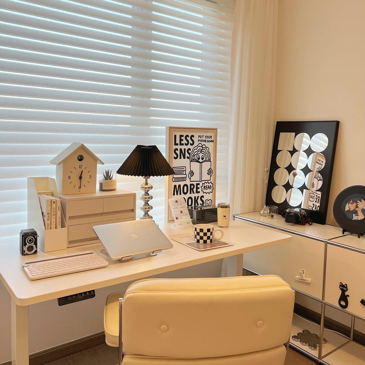 Pleated Table Lamp with Adjustable Brightness