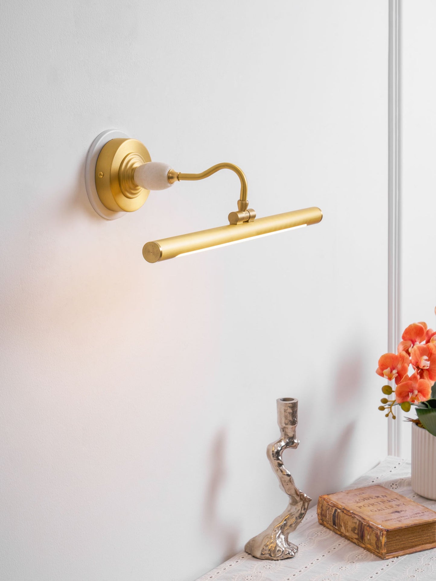 Linear Wall Light, Sleek Modern Design