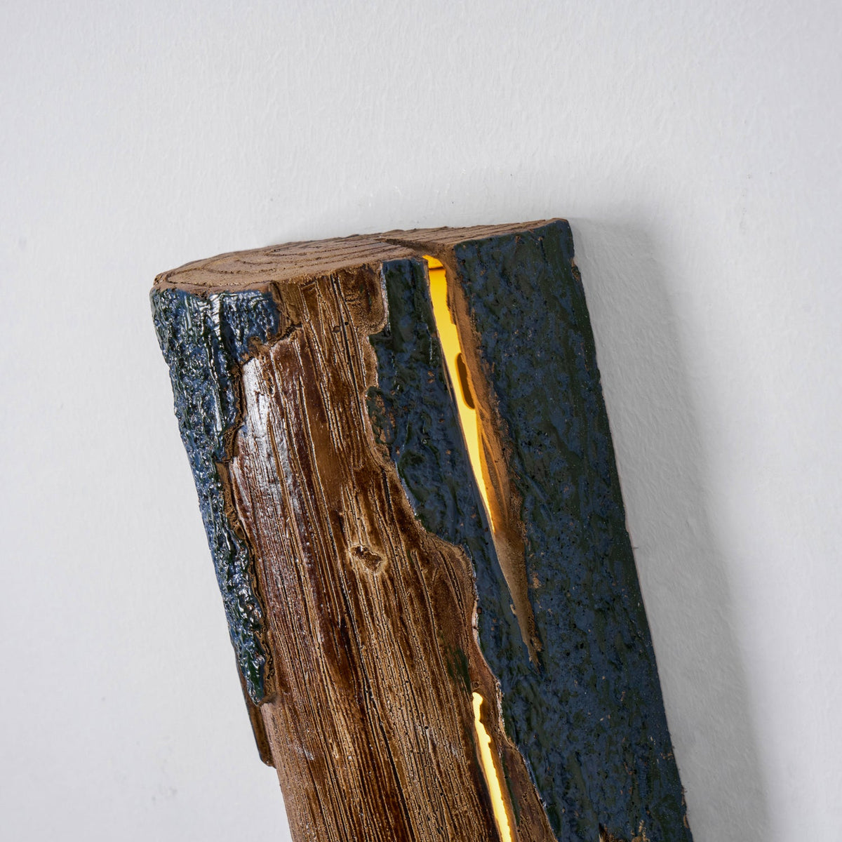 Bark-Textured Outdoor Wall Light, Waterproof Design