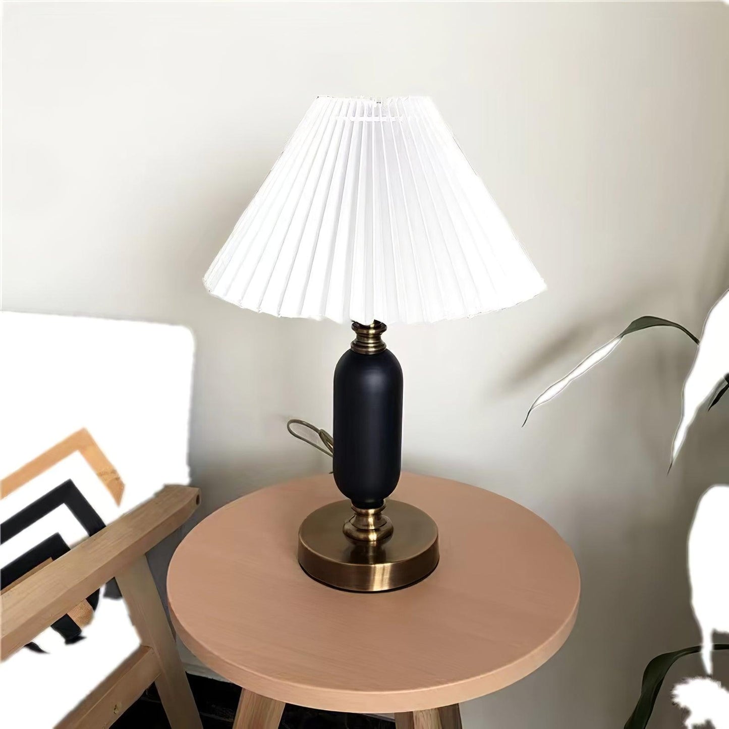 Classic Antique Table Lamp with Adjustable Brightness