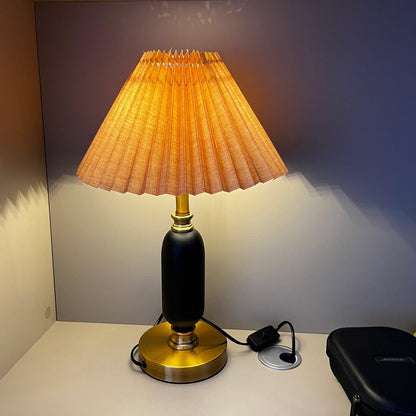 Classic Antique Table Lamp with Adjustable Brightness
