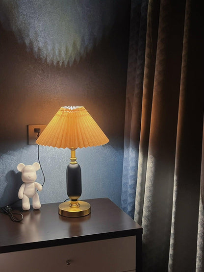 Classic Antique Table Lamp with Adjustable Brightness