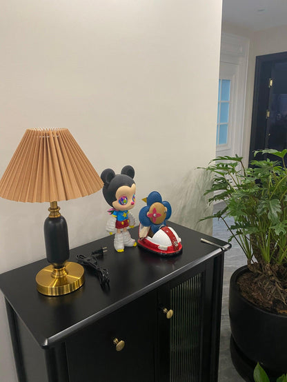 Classic Antique Table Lamp with Adjustable Brightness