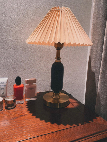 Classic Antique Table Lamp with Adjustable Brightness
