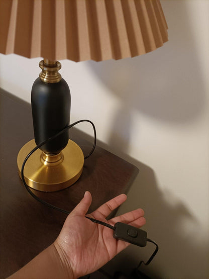 Classic Antique Table Lamp with Adjustable Brightness