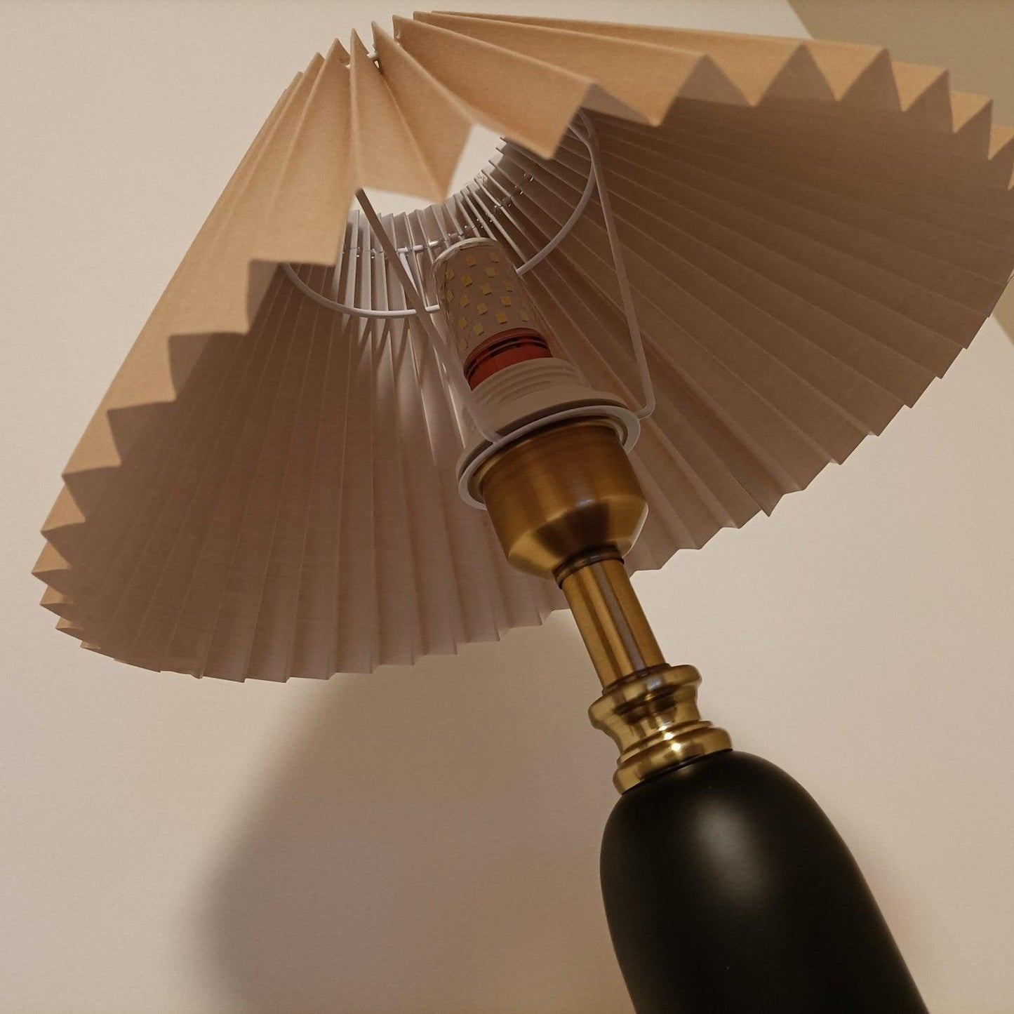 Classic Antique Table Lamp with Adjustable Brightness