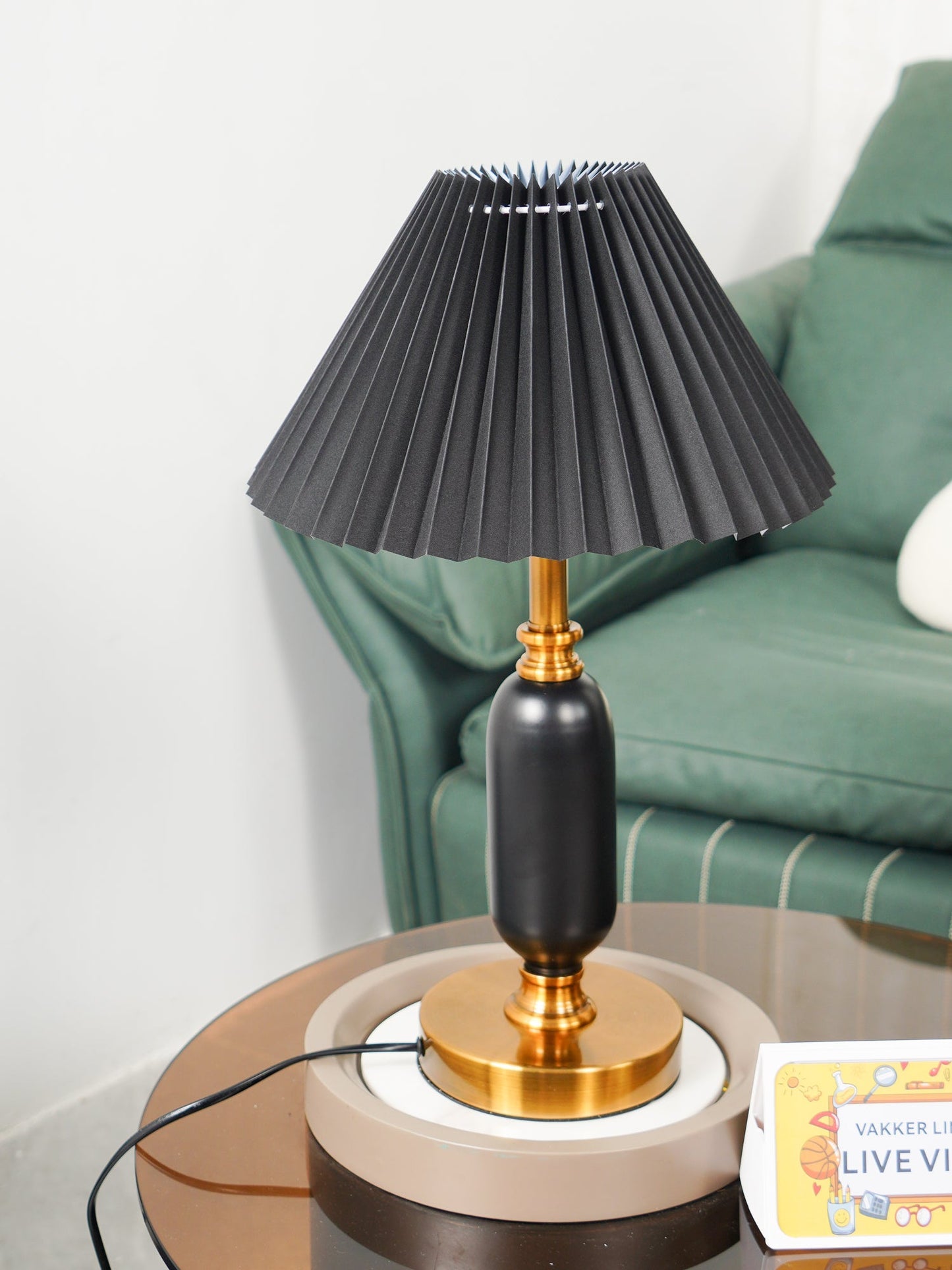 Classic Antique Table Lamp with Adjustable Brightness