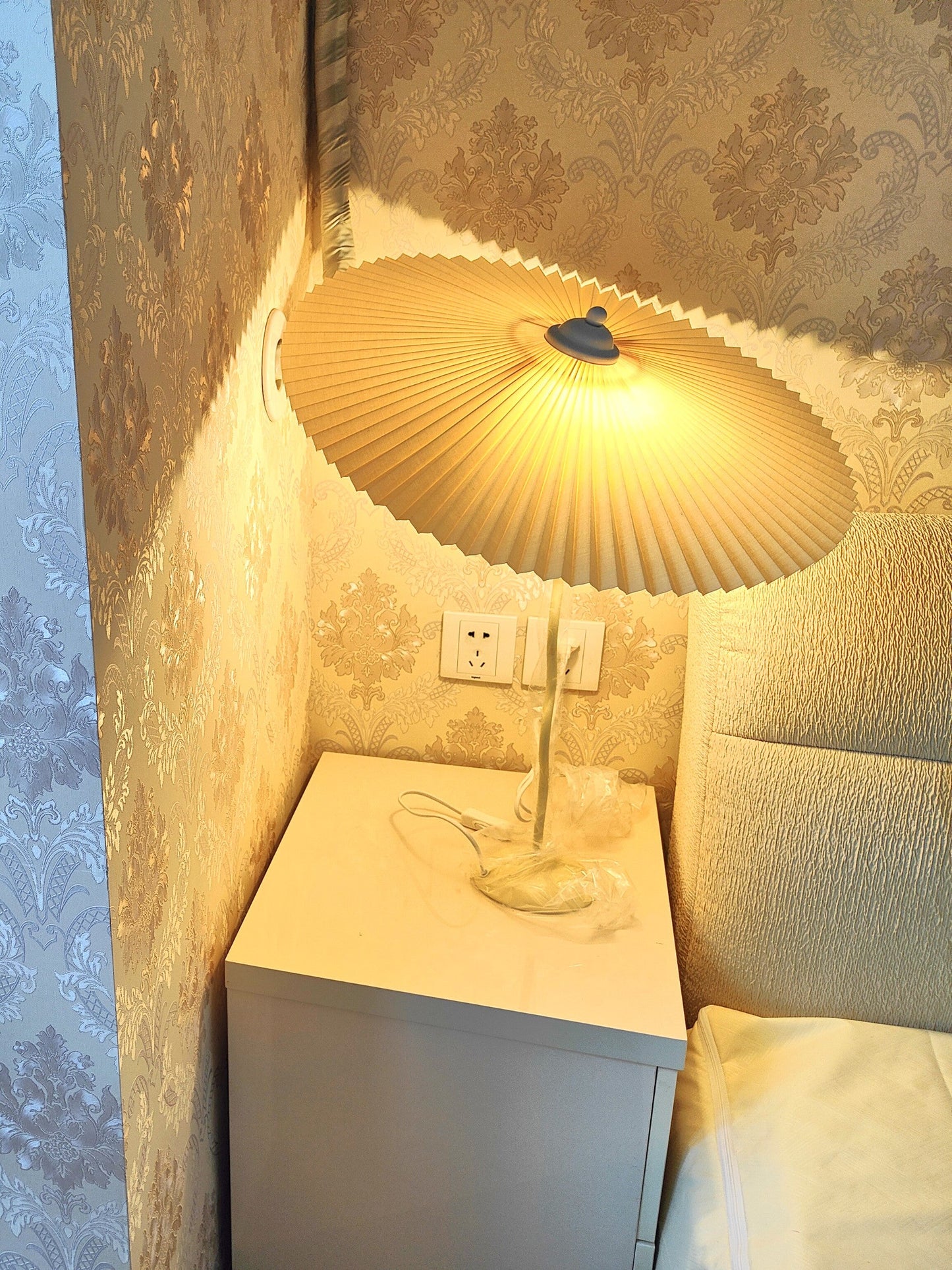 Squiggle Table Lamp with USB Charging