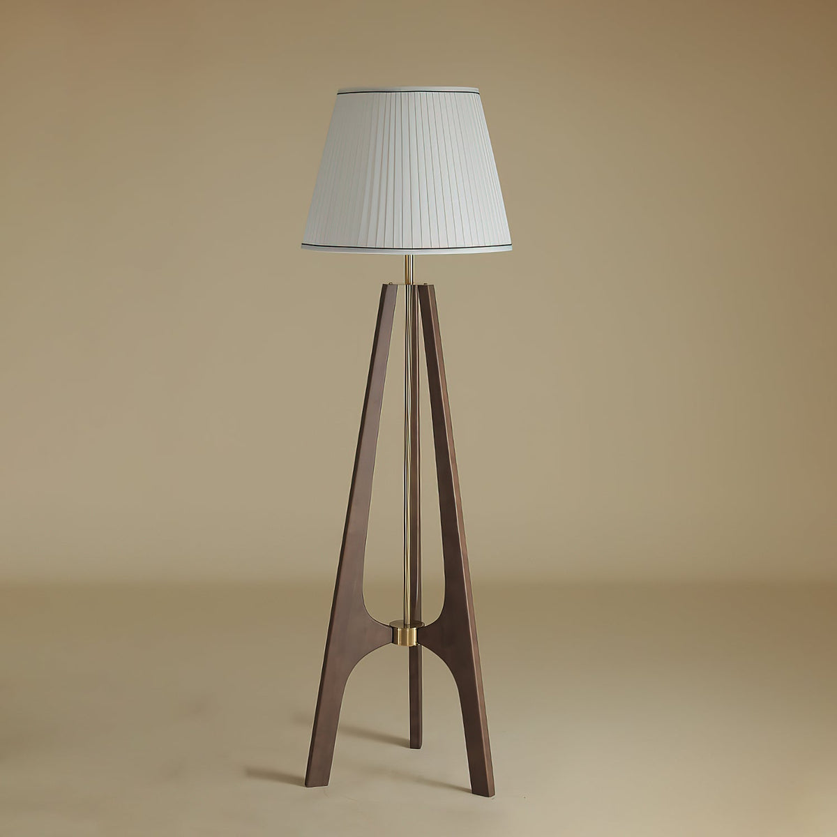 Tripod Floor Lamp, Soft Warm Light