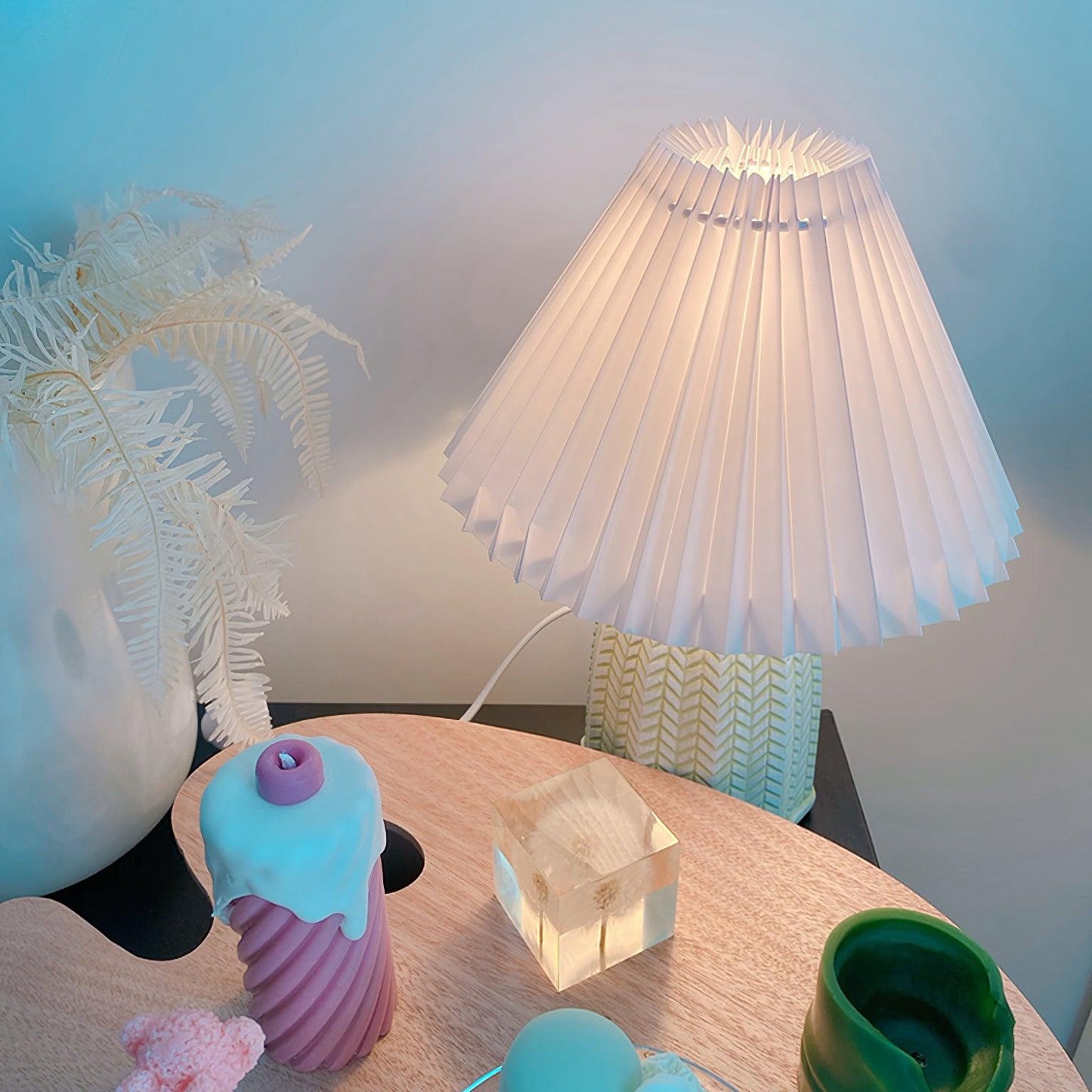 Vintage Pleated Table Lamp with Soft Lighting