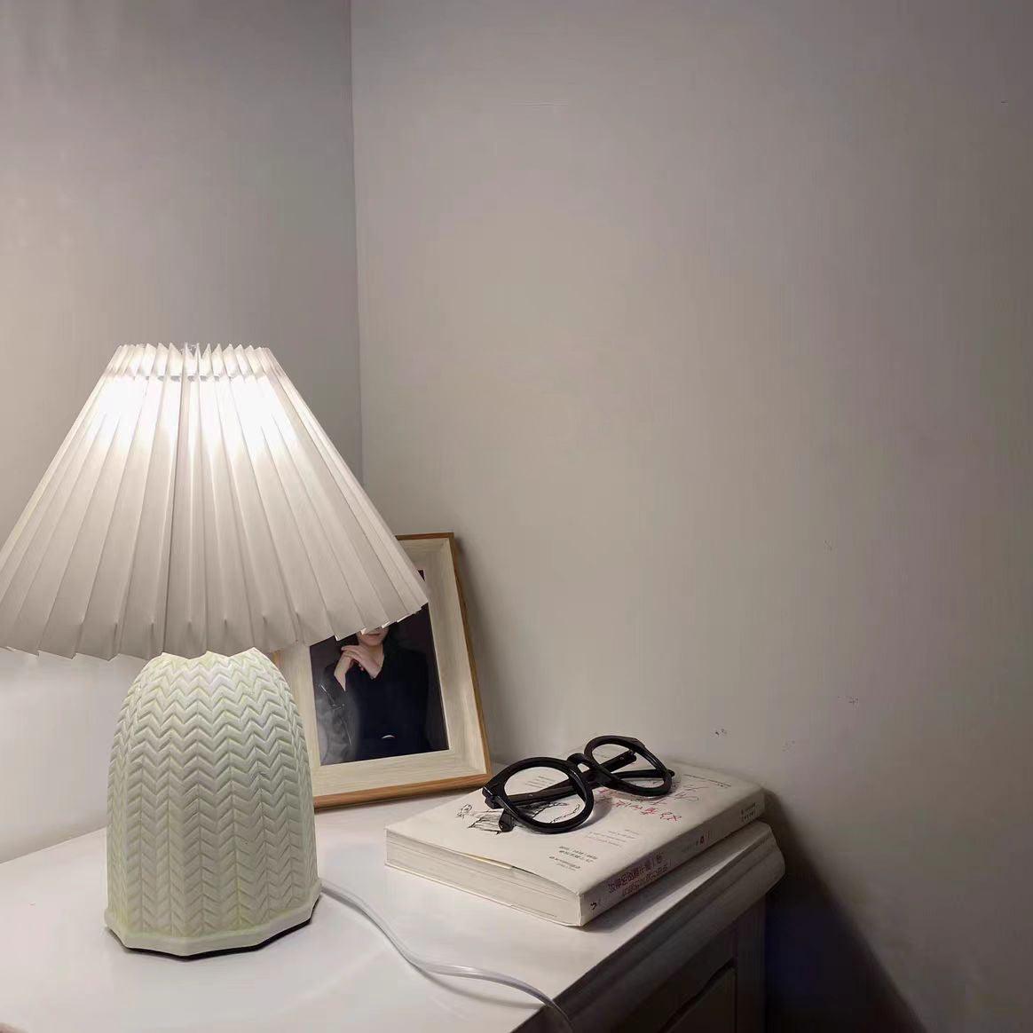 Vintage Pleated Table Lamp with Soft Lighting