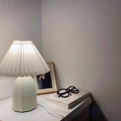 Vintage Pleated Table Lamp with Soft Lighting