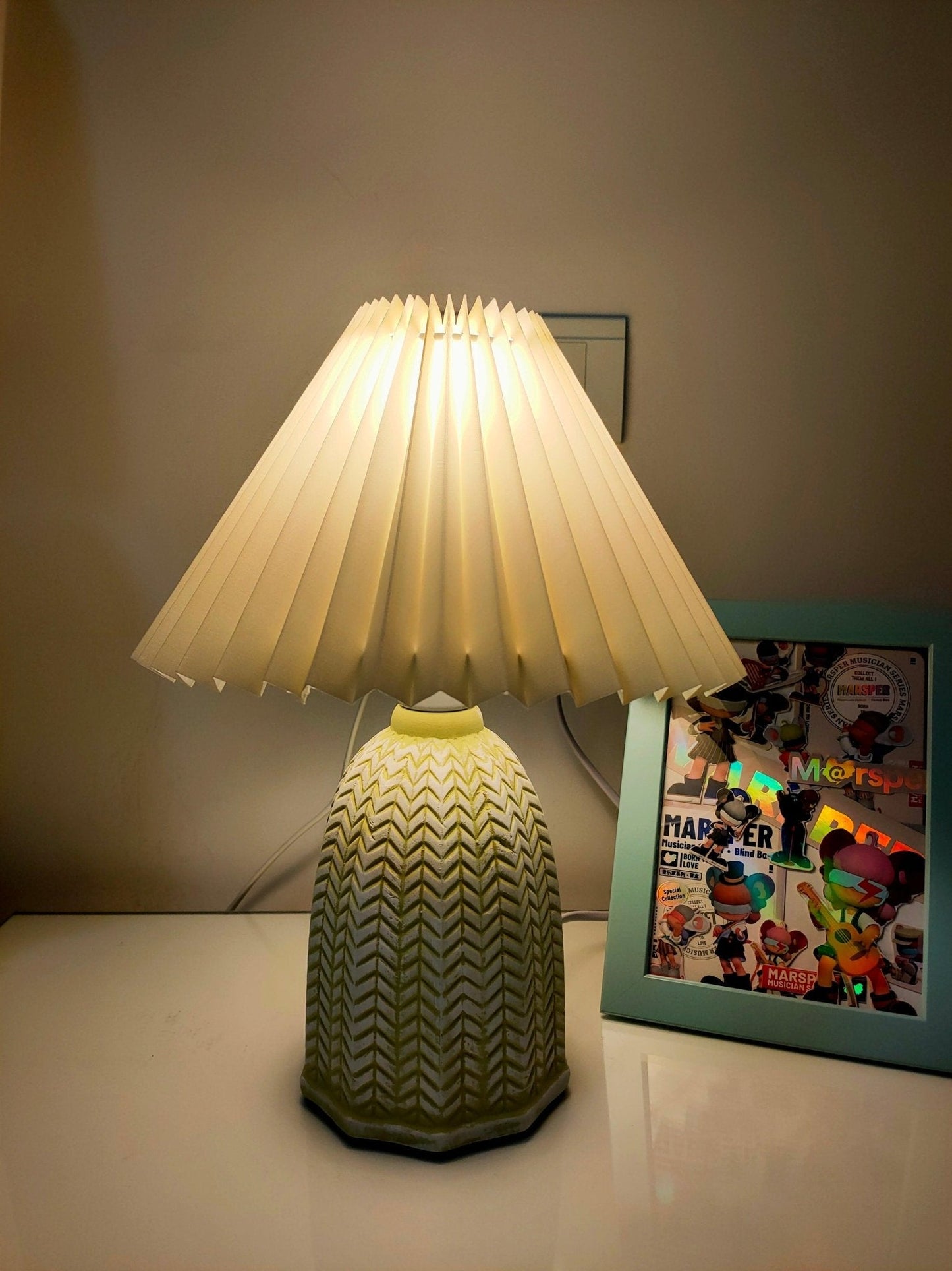Vintage Pleated Table Lamp with Soft Lighting