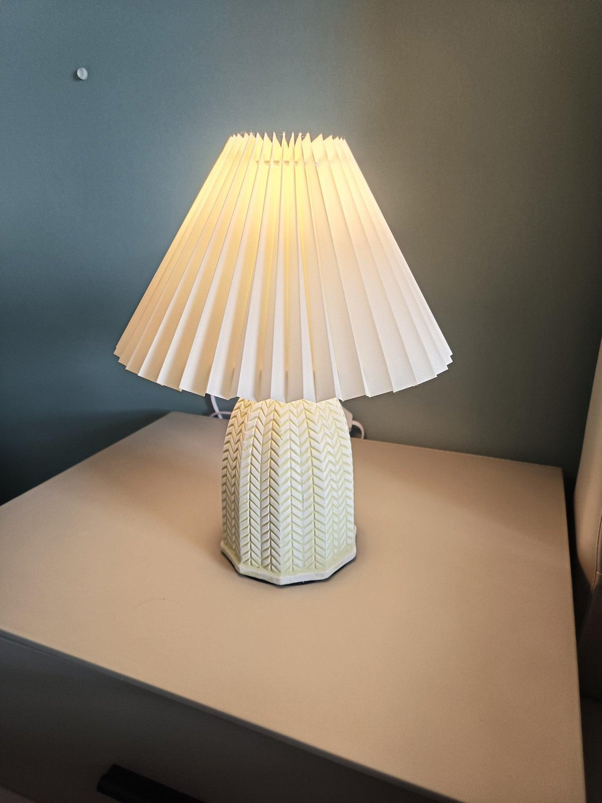 Vintage Pleated Table Lamp with Soft Lighting