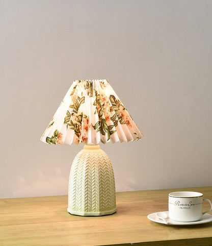 Vintage Pleated Table Lamp with Soft Lighting