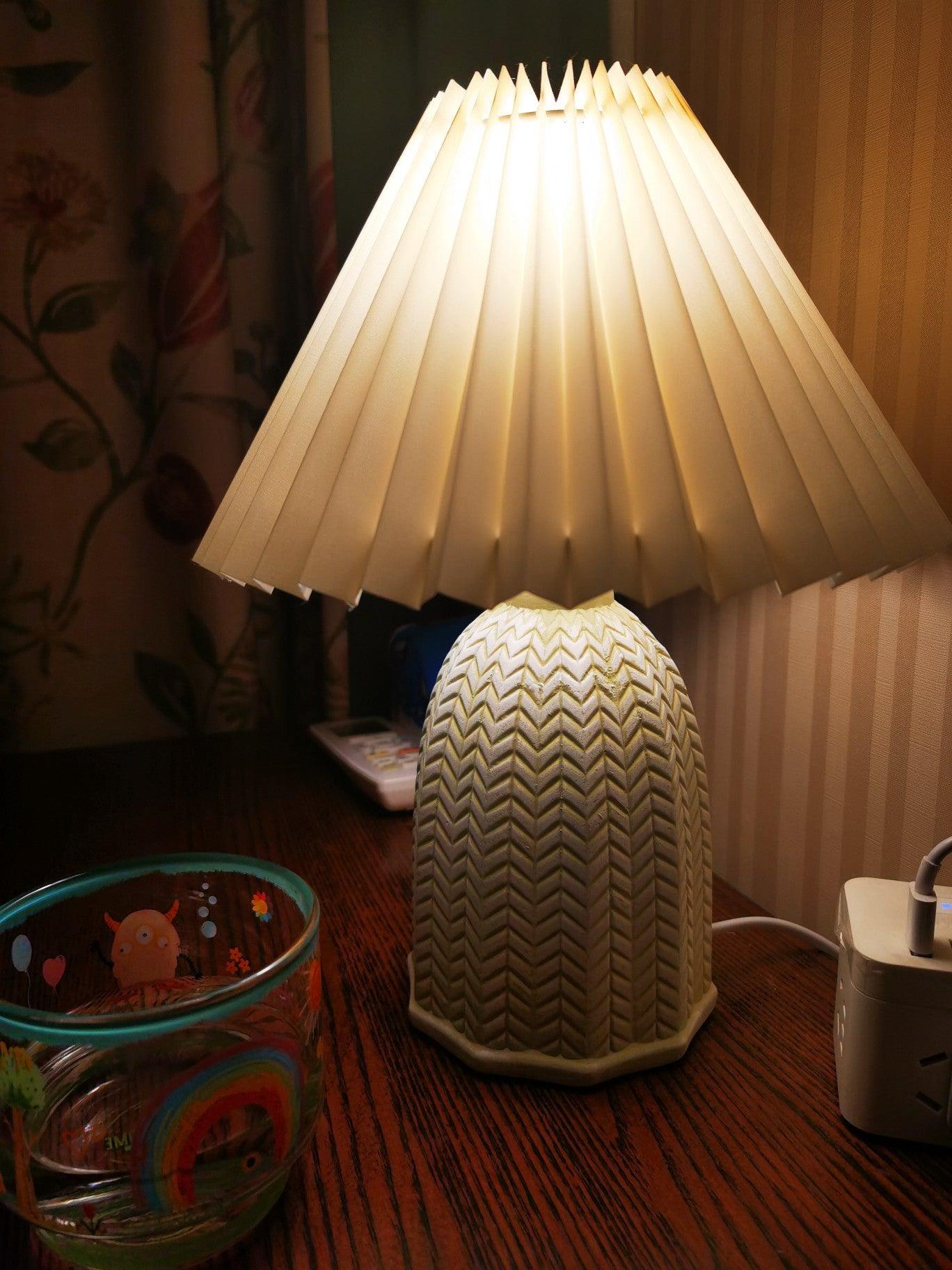 Vintage Pleated Table Lamp with Soft Lighting