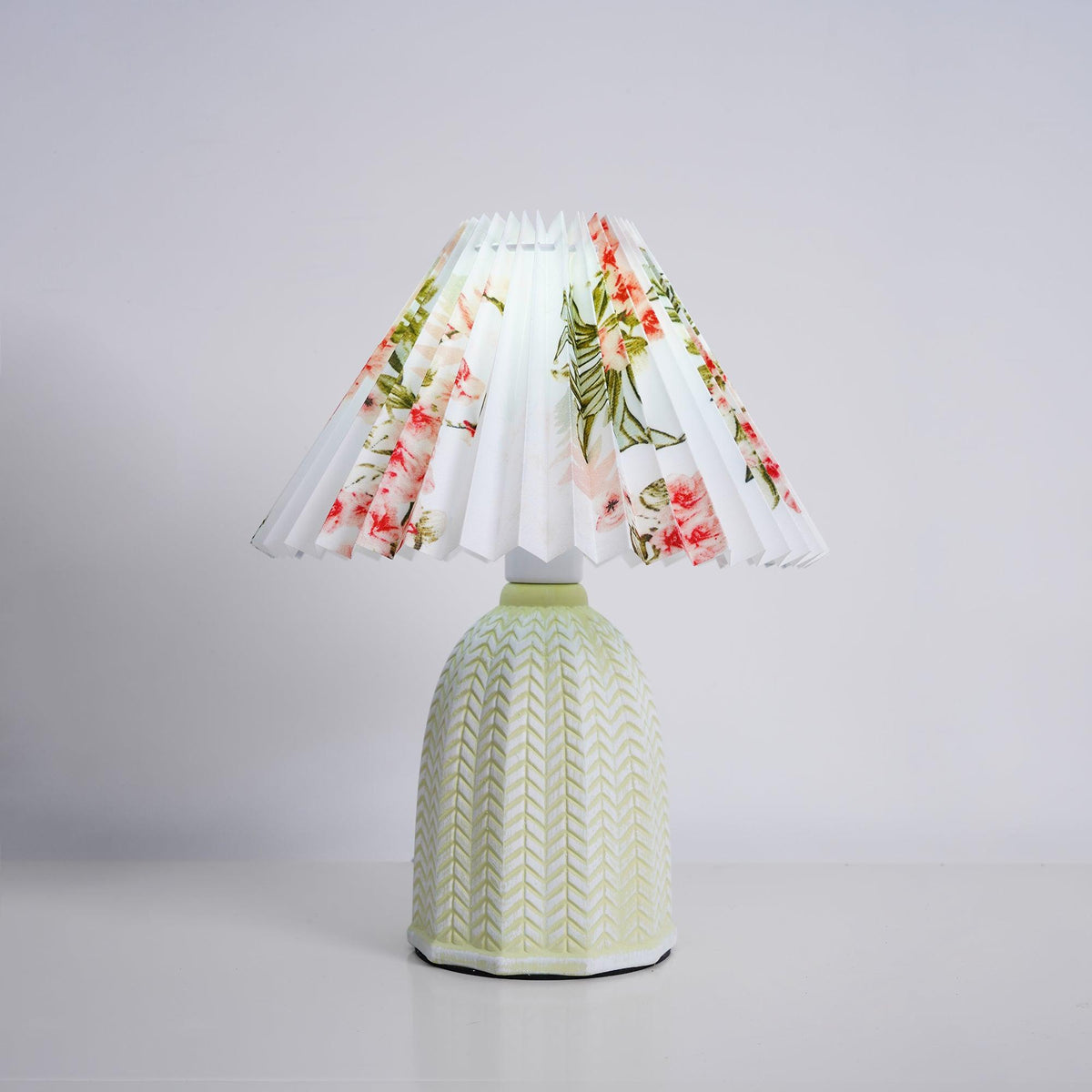Vintage Pleated Table Lamp with Soft Lighting