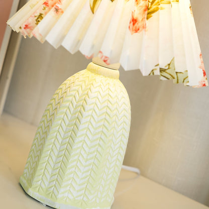 Vintage Pleated Table Lamp with Soft Lighting