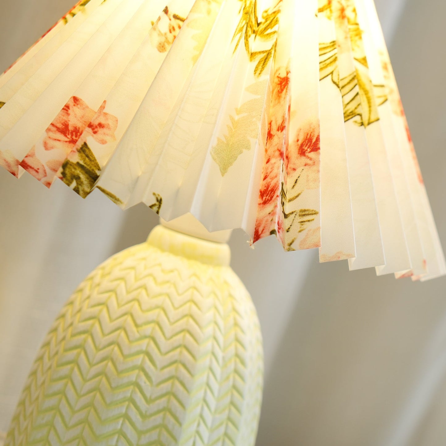 Vintage Pleated Table Lamp with Soft Lighting